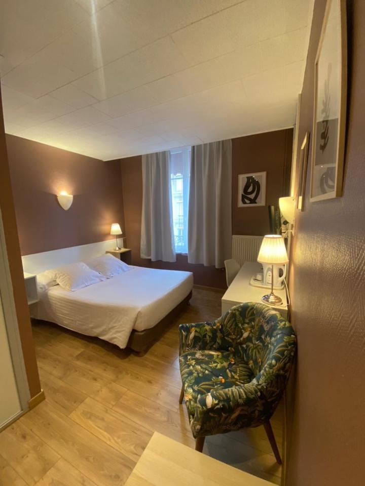 Hotel Le Pelican Charleville-Mezieres Exterior foto