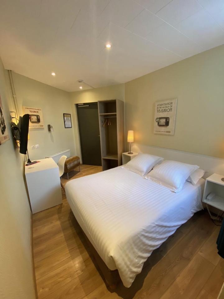 Hotel Le Pelican Charleville-Mezieres Exterior foto