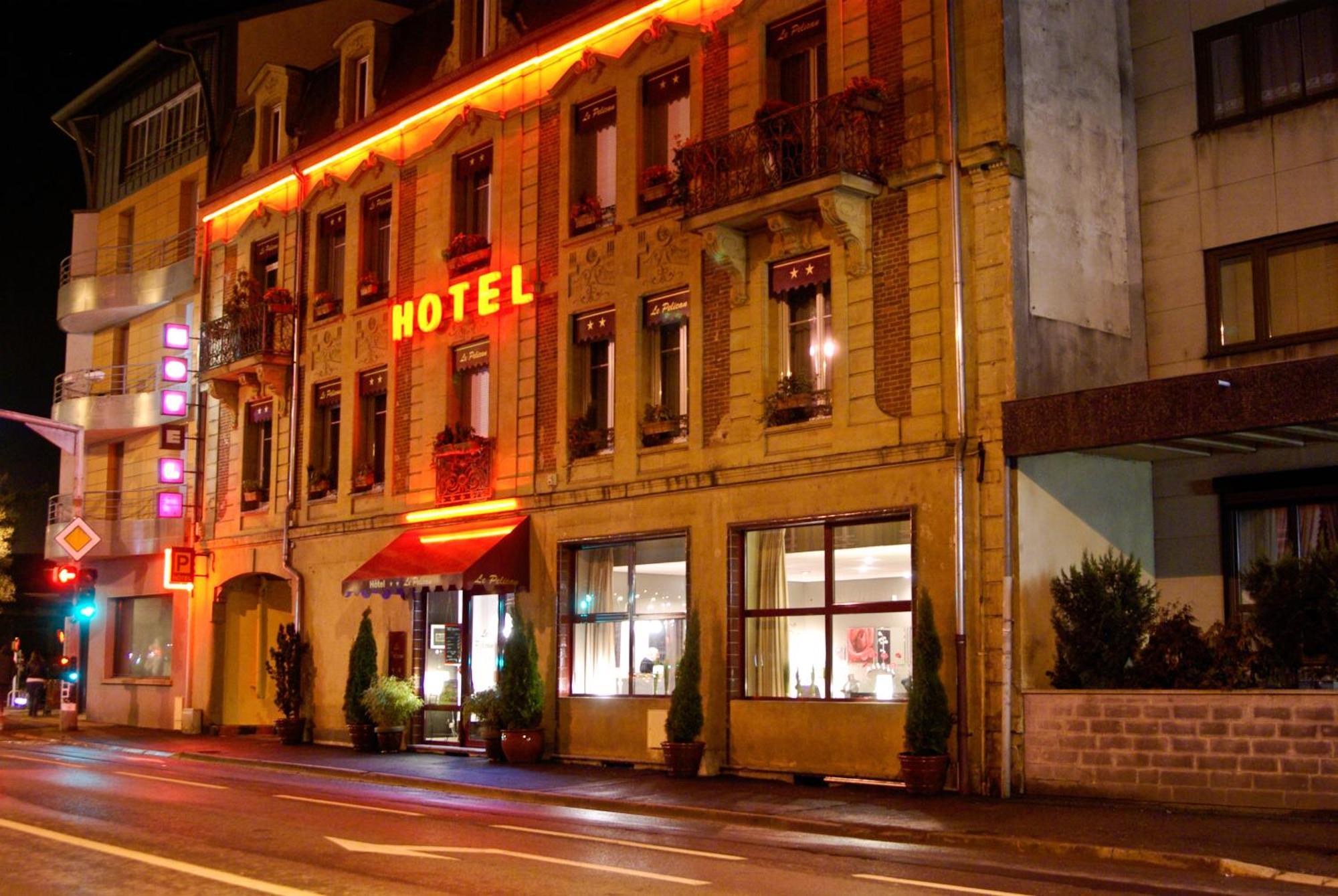 Hotel Le Pelican Charleville-Mezieres Exterior foto